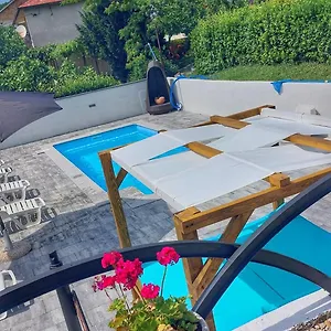 Appartamento As With Swimming Pool And A Large Yard, Bribir (Primorje-Gorski Kotar)